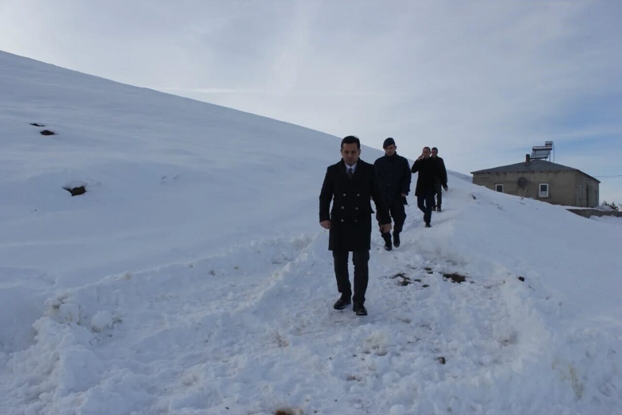 Bayburt Demirözü Kaymakamı Yasin Şahin, Beşpınar köyünde cuma namazı sonrası