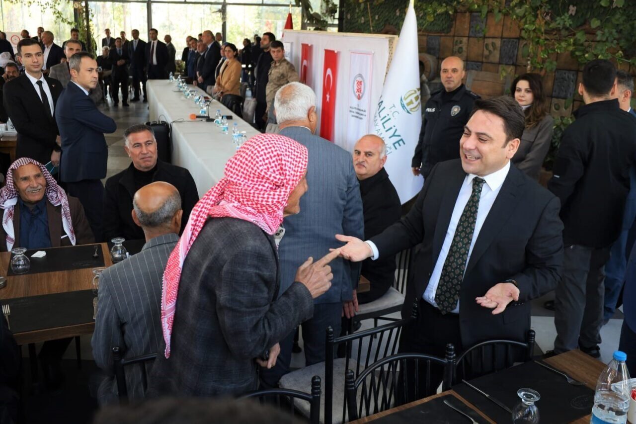 Haliliye Kaymakamı Muhammed Serkan Şahin, muhtarlarla düzenli toplantılar yaparak mahalle