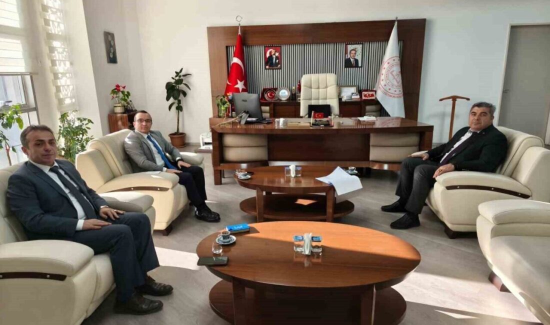 Afyonkarahisar Çobanlar Kaymakamı, Eğitim Müdürü ile İlçenin Eğitimi Üzerine Görüşmeler Yaptı Afyonkarahisar Çobanlar Kaymakamı Nazmi Yücel, İl Milli Eğitim Müdürü Miraç