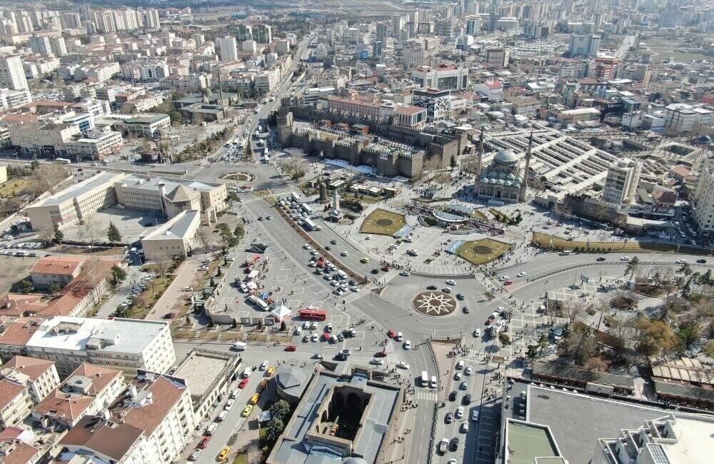 Kayseri’nin 2024 Nüfusu 1 Milyon 452 Bin 458 Olarak Belirlendi TÜİK'in 2024 verilerine göre Kayseri'nin nüfusu 1 milyon 452 bin