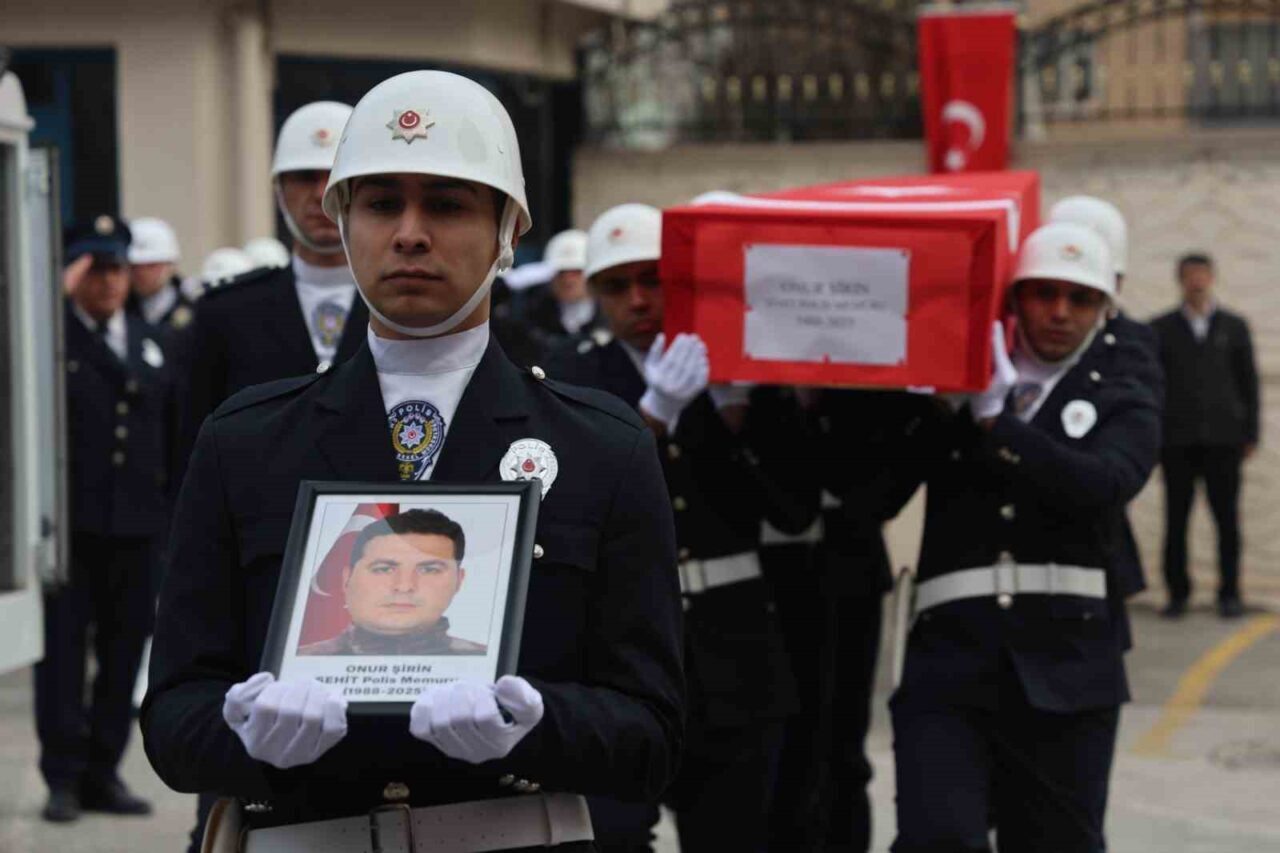 Konya'daki trafik kazasında şehit olan polis memuru Onur Şirin'in cenazesi,