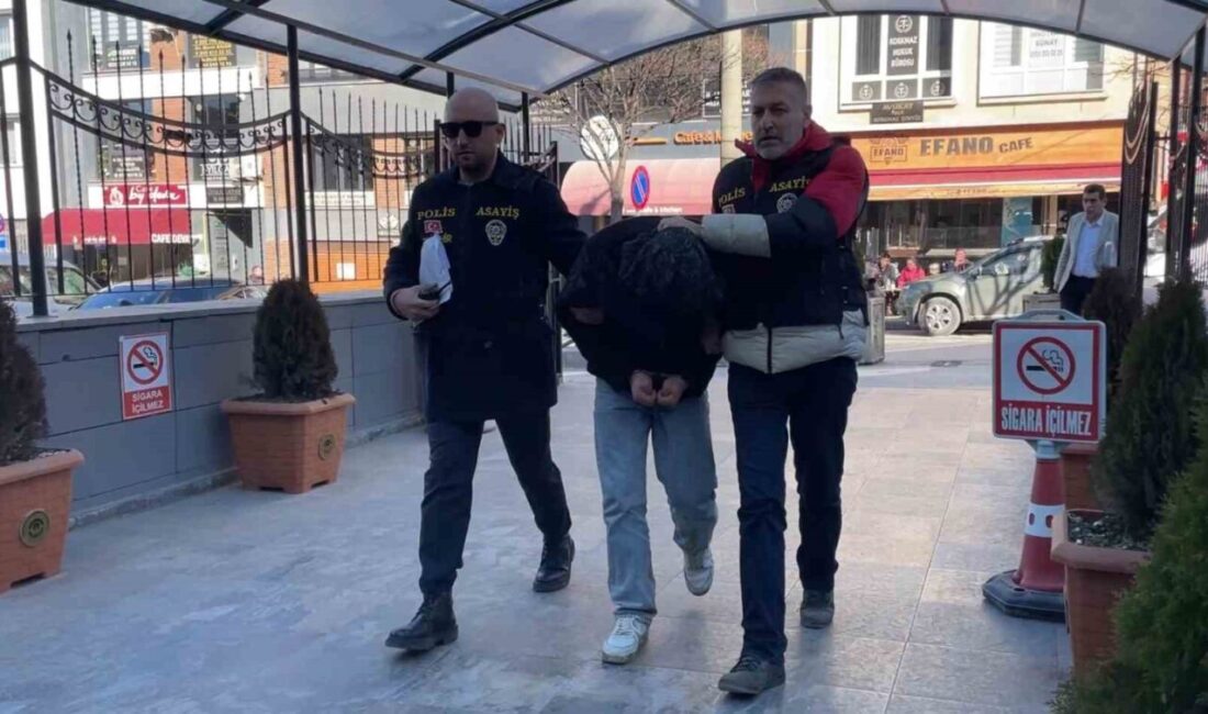Eskişehir’de Kendini Polis Olarak Tanıtan Dolandırıcı, 2 Milyon TL İle Yakalandı ve Tutuklandı Eskişehir'de M.E. isimli şüpheli, kendisini polis olarak tanıtıp FETÖ ile