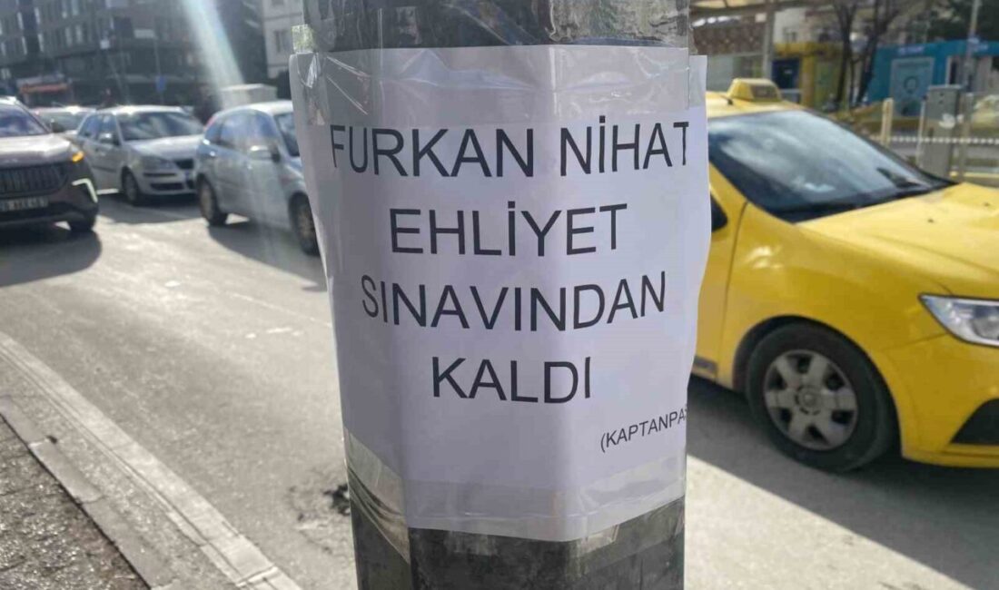 Eskişehir’de Direğe Yapıştırılan “Furkan Nihat Ehliyet Sınavından Kaldı” Yazısı Dikkat Çekti Eskişehir'in Tepebaşı ilçesinde bir direğe yapıştırılan "Furkan Nihat ehliyet sınavından