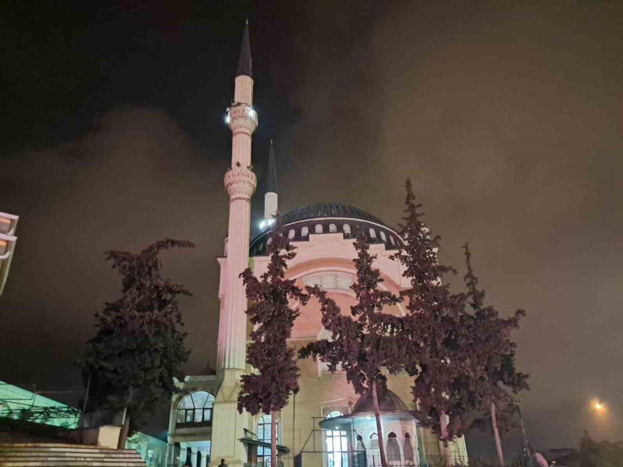 Berat Kandili, Kilis'te coşkuyla kutlandı. Cemaate Hacı Mustafa Cümbüş Camii'nde