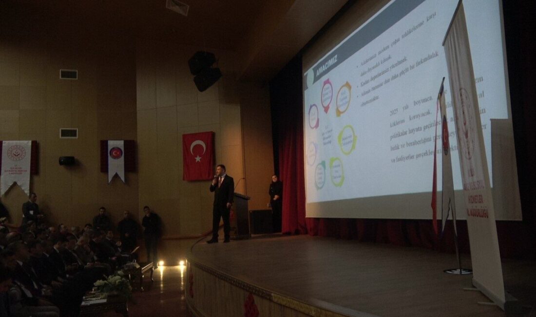 Kilis’te Ailelerin Güçlendirilmesi İçin Eylem Planı Çalıştayı Düzenlendi Kilis'te Ailenin Korunması ve Güçlendirilmesi Çalıştayı düzenlendi. Vali Tahir Şahin,