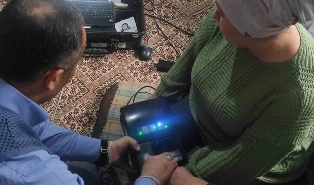 Afyonkarahisar Bayat’ta Kimlik Kartlarını Yenileyemeyen Hastalara Kaymakamlıktan Destek Afyonkarahisar'ın Bayat ilçesinde, İlçe Nüfus ve Vatandaşlık İşleri Müdürlüğü, kimlik