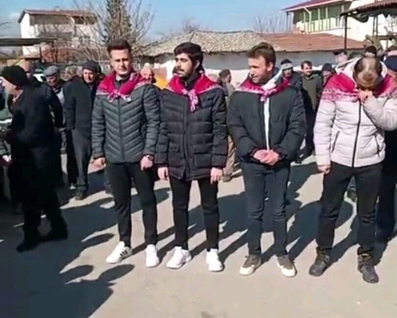 Edirne'nin Küplü beldesinde vatani görevine gidecek 4 genç, düzenlenen törende