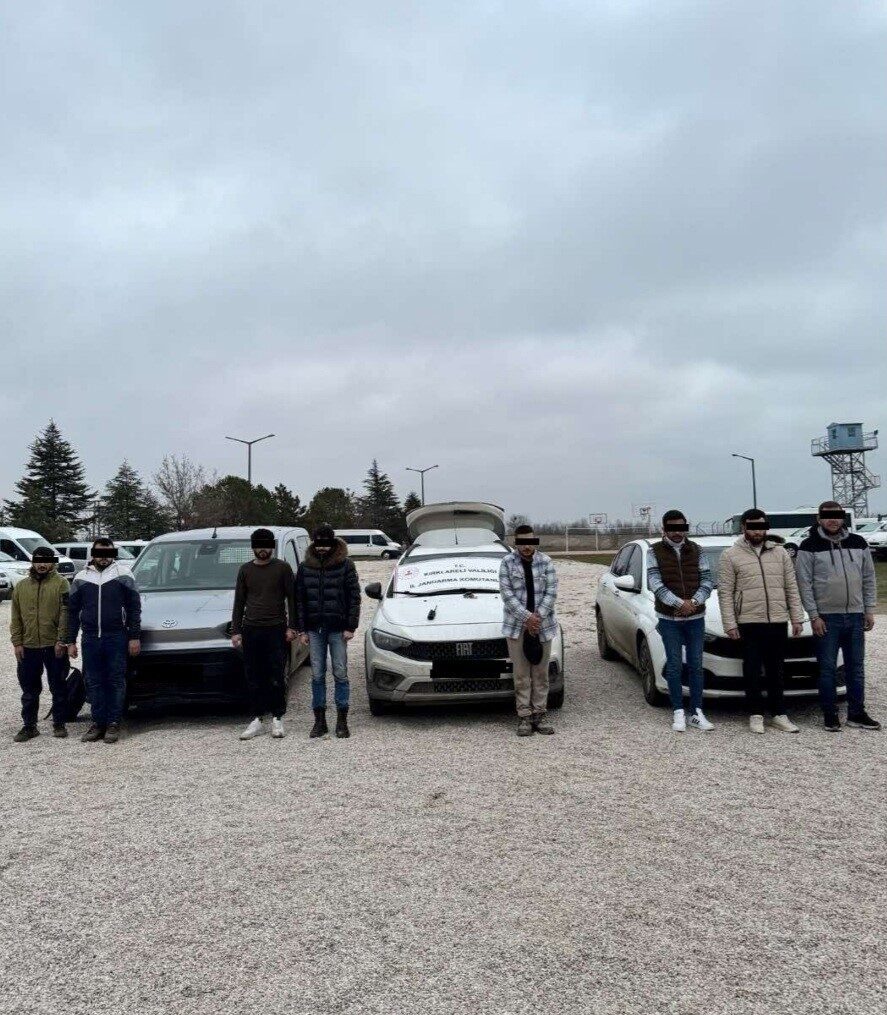 Kırklareli'nde jandarma, düzenlediği operasyonla 66 kaçak göçmeni yakaladı. Organizatörlük yaptığı