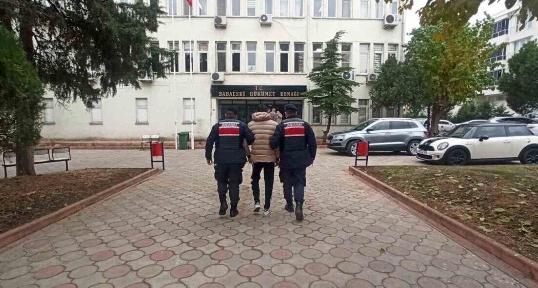 Kırklareli’nde Hapis Cezası Bulunan 46 Şüpheli Jandarma Tarafından Yakalandı Kırklareli'nde jandarma, çeşitli suçlardan aranması bulunan 46 şüpheliyi yakaladı. Bu