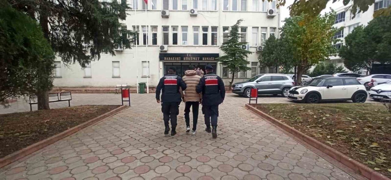 Kırklareli'nde jandarma, çeşitli suçlardan aranması bulunan 46 şüpheliyi yakaladı. Bu