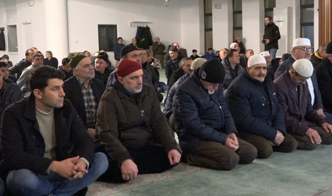 Kırklareli’nde Berat Kandili coşkusu, camilerde yapılan dualarla kutlandı Kırklareli'nde Berat Kandili, vatandaşların camilere akın etmesiyle coşkuyla kutlandı. Ulu