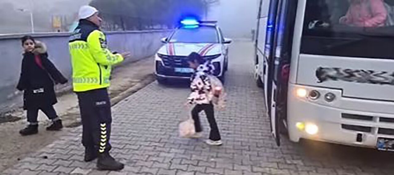 Kırklareli İl Jandarma Komutanlığı, okul servis araçlarını denetleyerek öğrenci ve