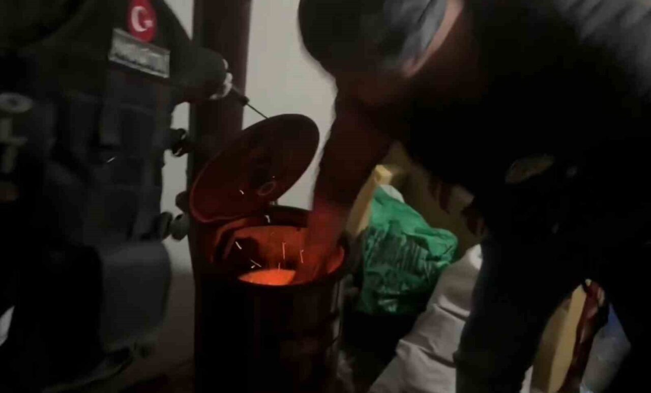 Kırklareli'nde düzenlenen uyuşturucu operasyonunda S.B. ve O.B. gözaltına alındı. S.B.