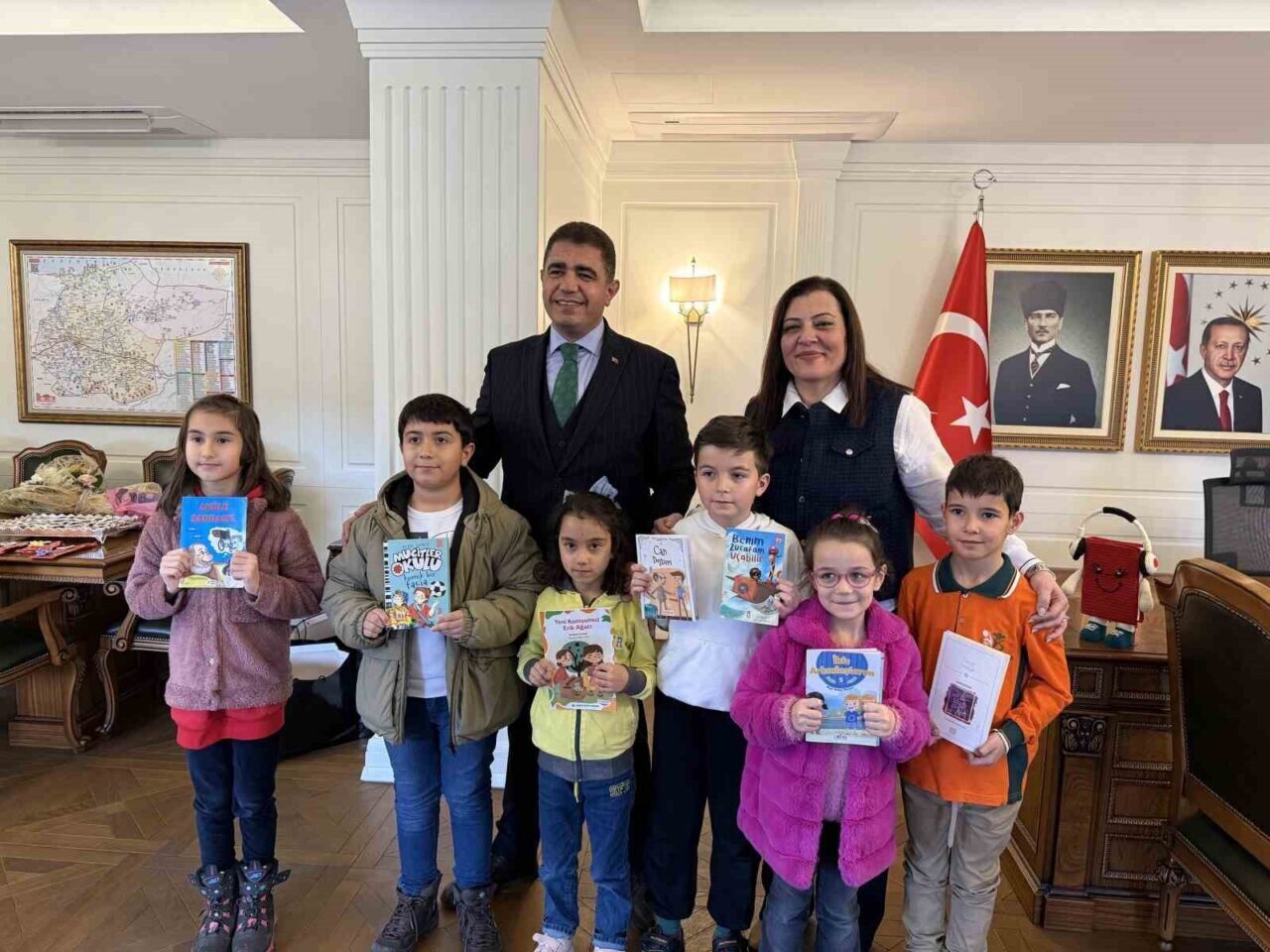 Düzce Valisi Selçuk Aslan, kar tatilinde çocukların kitap okumalarını teşvik