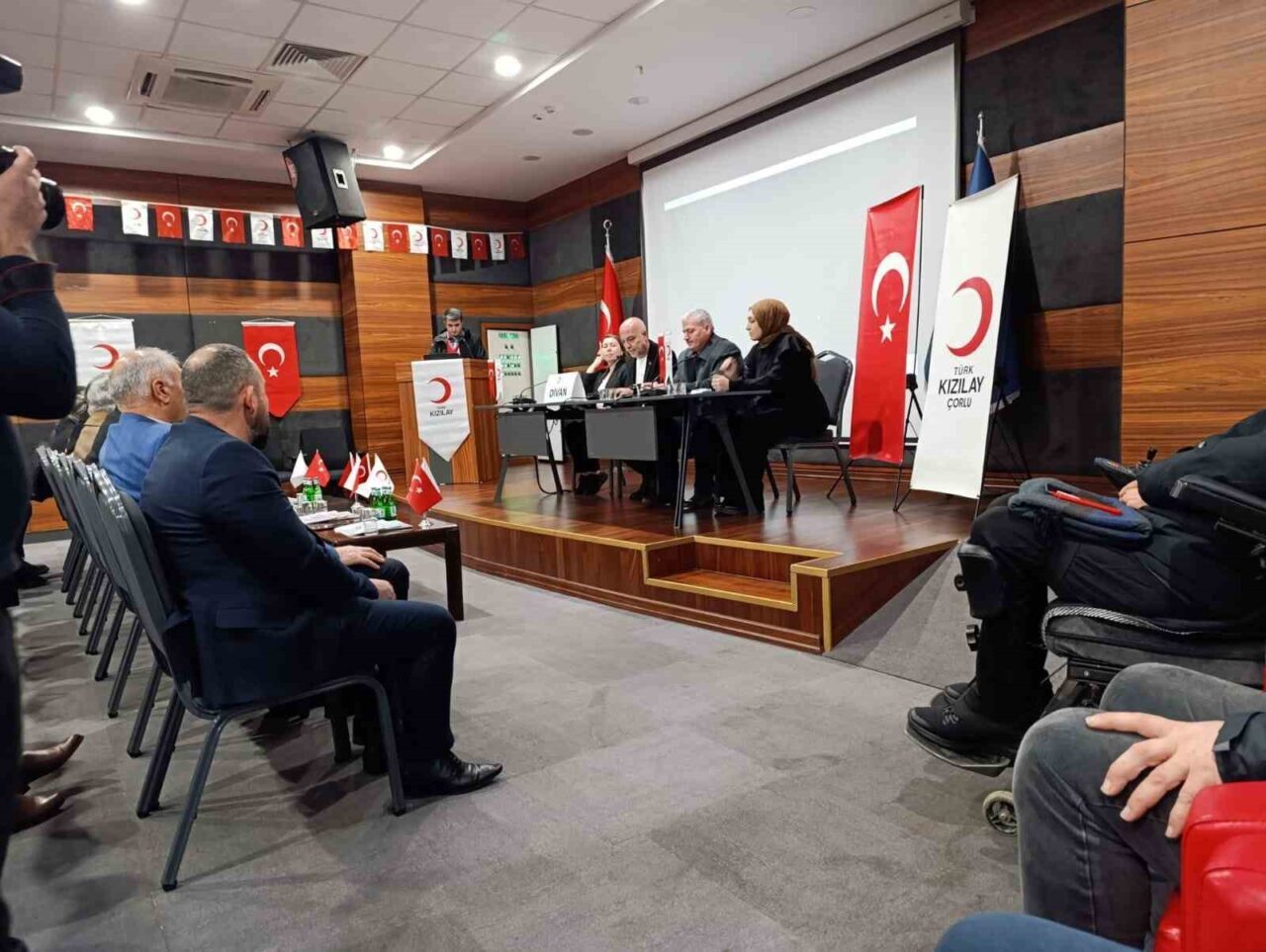 Türkiye Kızılay Derneği Çorlu Şubesi'nin genel kurulunda Ali Can Yılmaz
