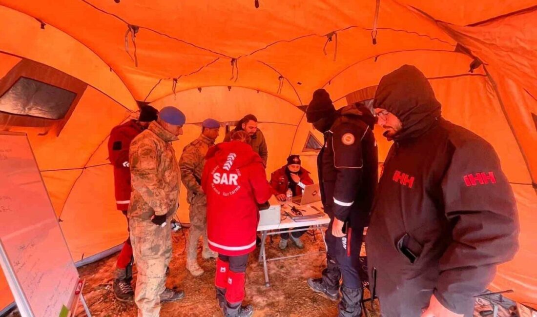 Kocaeli’de 65 yaşındaki kayıp adam için arama çalışmaları 5. günde devam ediyor, ekipler kar altında mücadele ediyor. Kocaeli'nin Gebze ilçesinde 65 yaşındaki Bayram Algan, 5 gün önce