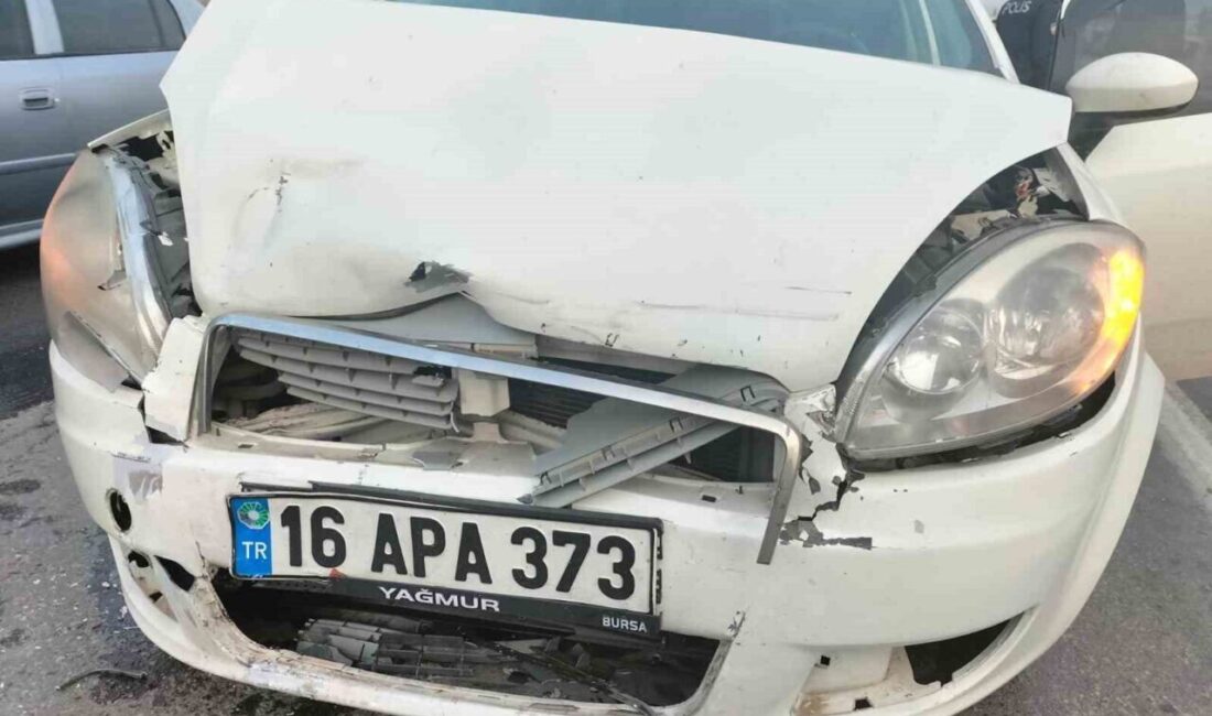 İzmit’te Kontrolden Çıkan Araç, Önündeki Toyota’ya Çarptı: 1 Çocuk Yaralandı Kocaeli'nin İzmit ilçesinde direksiyon hakimiyetini kaybeden bir otomobil, önündeki araca
