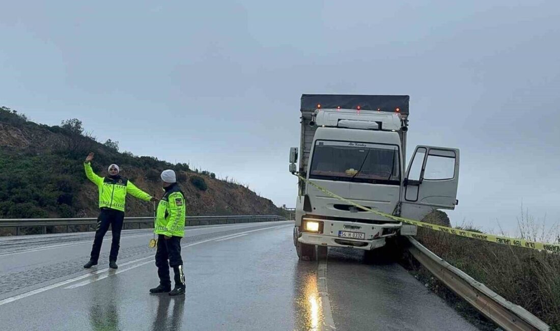İznik’te Kontrolden Çıkan Kamyon Bariyere Çarptı, Sürücü Hafif Yaralandı Bursa'nın İznik ilçesinde kontrolden çıkan 54 H 0332 plakalı kamyon