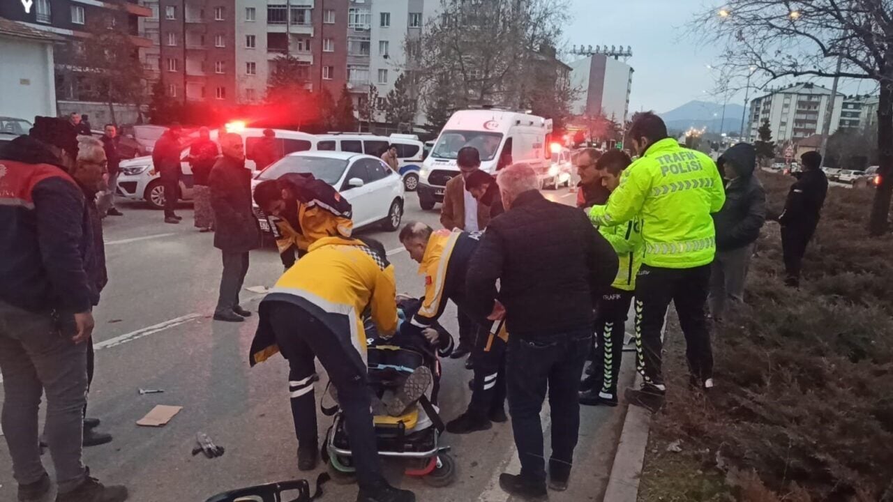 Konya'nın Seydişehir ilçesinde motosiklet ile otomobilin çarpışması sonucu motosiklet sürücüsü