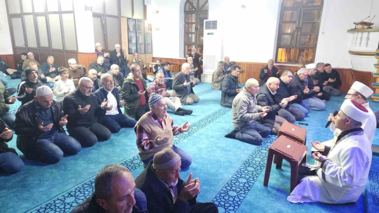 Muğla'nın Köyceğiz ilçesinde Berat Kandili etkinlikleri yoğun ilgi gördü. Balcılar