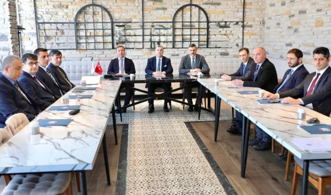 KUDAKA’nın 157. Yönetim Kurulu Toplantısı Ergan Dağı Kayak Merkezi’nde Gerçekleşti Kuzeydoğu Anadolu Ajansı'nın 157. yönetim kurulu toplantısı, Bayburt Valisi Mustafa