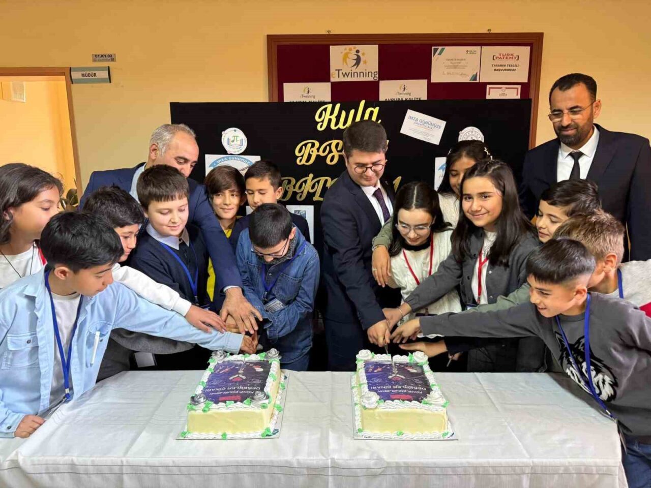 Manisa'nın Kula ilçesindeki Bekir Sacide Filiz Keleşoğlu Bilim ve Sanat