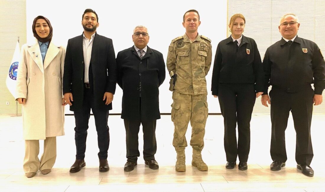 Kulu’da Lise Öğrencilerine Jandarma ve Sahil Güvenlik Akademisi Tanıtıldı Konya'nın Kulu ilçesinde, Jandarma ve Sahil Güvenlik Akademisi tanıtımı gerçekleştirildi.