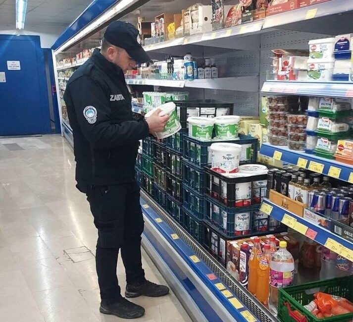 Kulu’da Zabıta Ekipleri Zincir Marketlerde Denetimlerini Sürdürüyor Konya'nın Kulu ilçesinde, Kulu Belediyesi Zabıta Müdürlüğü ekipleri zincir marketlerde