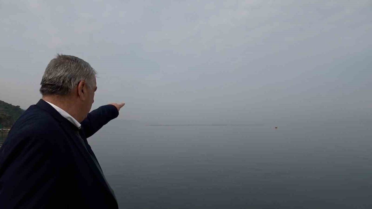 Bursa'nın Gemlik ilçesinde, midye çiftlikleri mahalle sakinlerinin tepkisini çekiyor. Kurşunlu