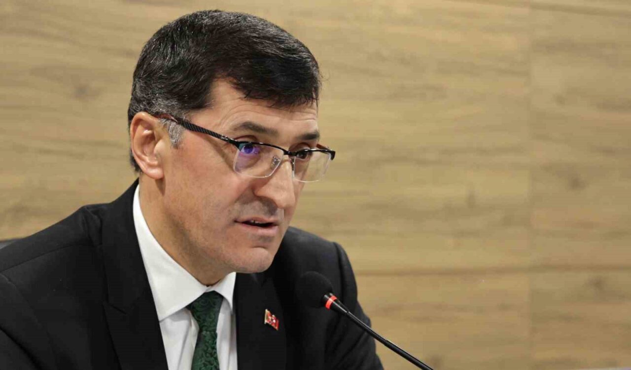 Kütahya Belediye Başkanı Eyüp Kahveci, Algömlek Sokak’ta taksi durağı kurulmasıyla