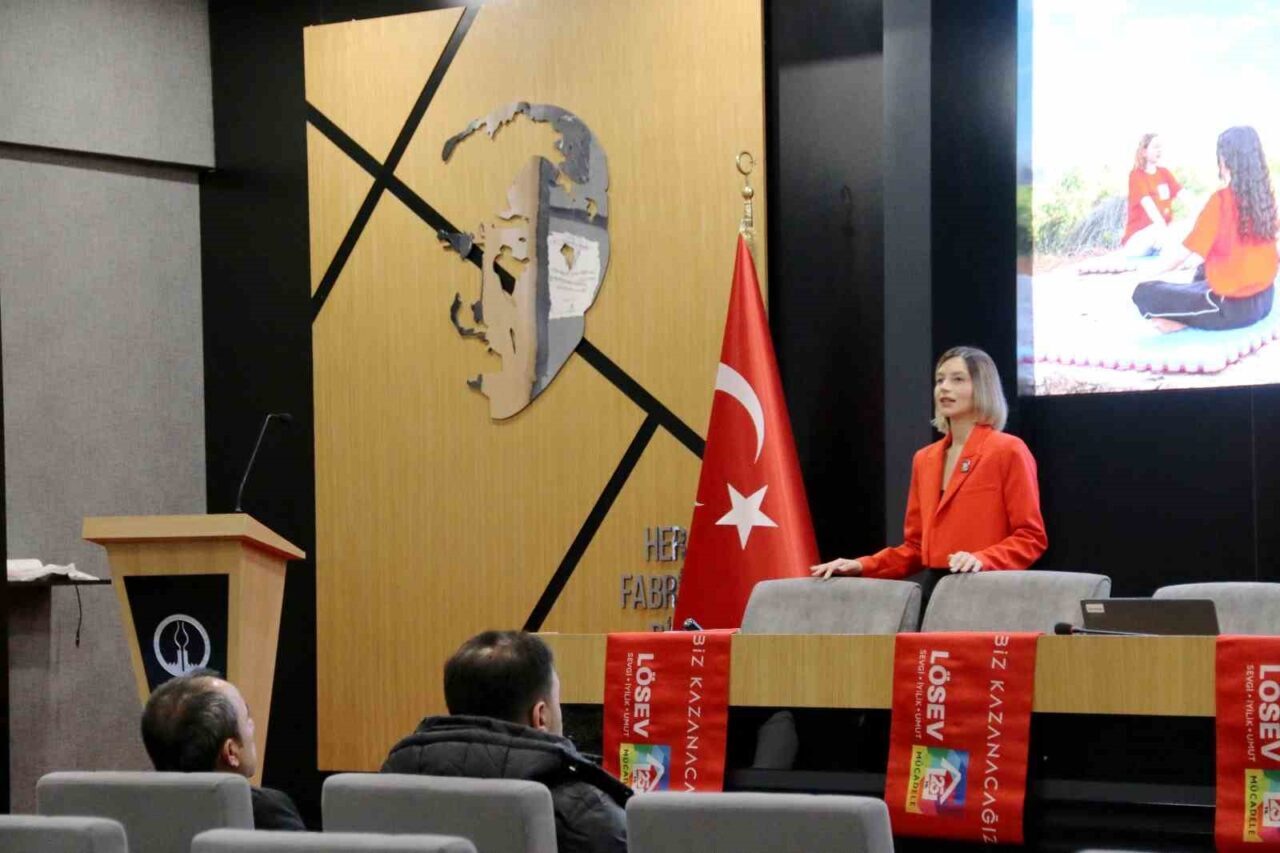 Kütahya Organize Sanayi Bölgesi'nde, Lösemili Çocuklar Vakfı (LÖSEV) tarafından düzenlenen