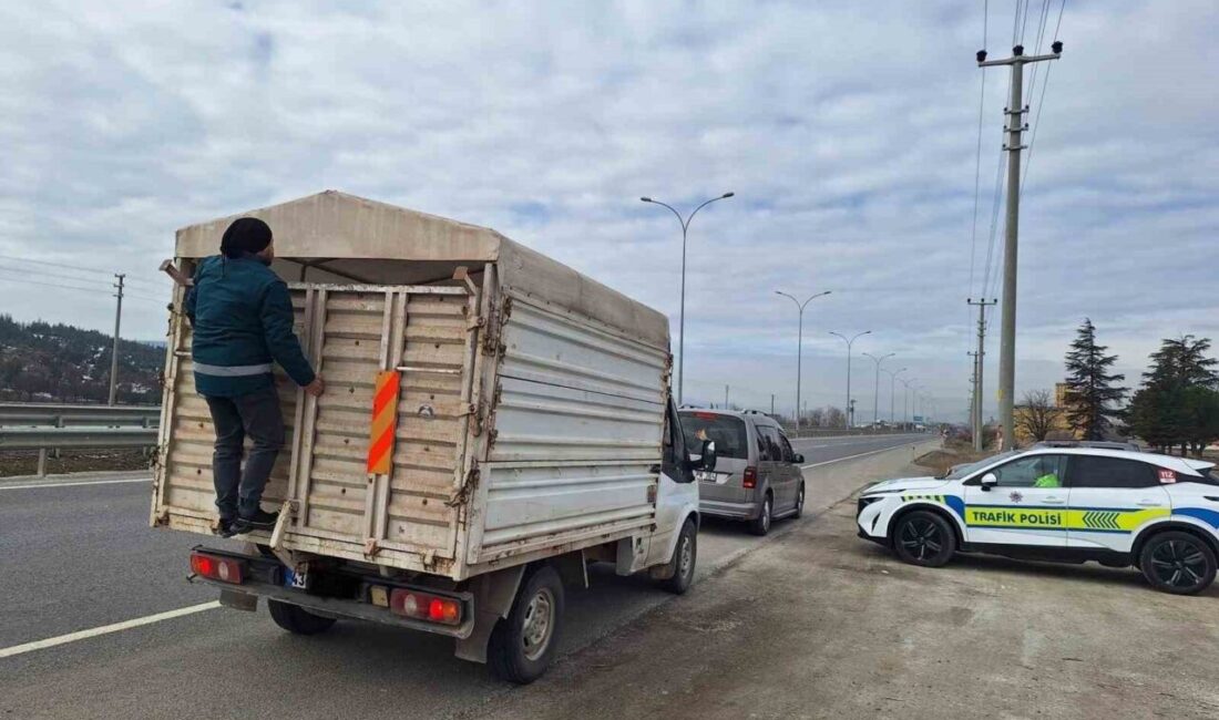 Tavşanlı’da Hayvan Nakil İşlemlerine Yönelik Yol Kontrolleri Devam Ediyor Tavşanlı İlçe Tarım ve Orman Müdürlüğü ve kolluk güçleri, hayvan