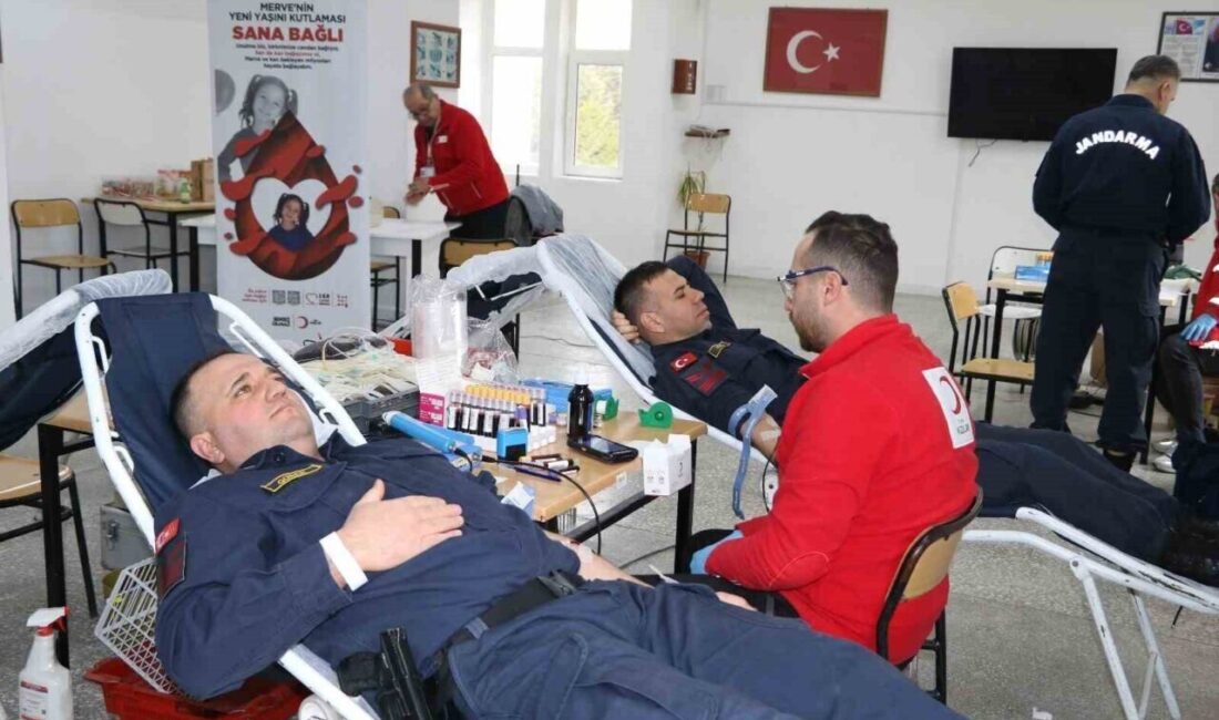 Kütahya Jandarma Personelinden Kızılay’a Kan Bağışında Destek Hamlesi Kütahya İl Jandarma Komutanlığı, Türk Kızılay’ın "Birbirimize Candan Bağlıyız" kampanyası