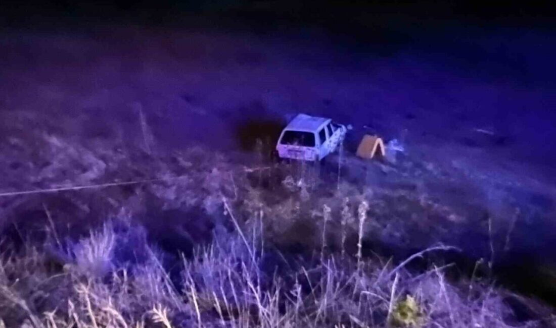 Gediz’de otomobilin şarampole devrilmesi sonucu 3 kişi yaralandı Kütahya'nın Gediz ilçesinde M.A. yönetimindeki otomobilin şarampole devrilmesi sonucu 3