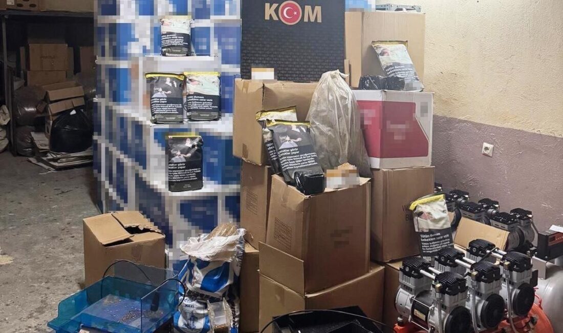 Kütahya’da düzenlenen operasyonda 2 milyon lira değerinde kaçak tütün ve makaron ele geçirildi Kütahya merkez ve Gediz'de yapılan eş zamanlı operasyonlarda, piyasa değeri