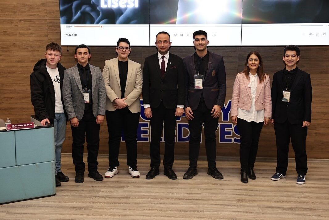 Kütahya Belediyesi ve Boğaziçi Şehir Koleji'nin düzenlediği "Söz Gençlerde" münazara