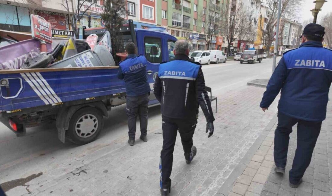Kütahya’da Zabıta Ekipleri Kaldırım İşgallerine Son Vermek İçin Çalışmalara Başladı Kütahya'da Zabıta Müdürlüğü, kaldırım işgallerine karşı denetim başlattı. Ekipler, esnaf