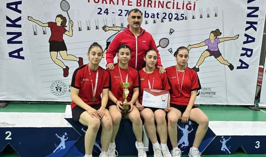 Ankara'daki Okullarası Gençler Badminton Türkiye Birinciliği'nde Erzincan Spor Lisesi Erkek