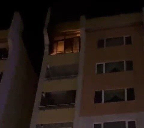Lüleburgaz’daki TOKİ Konutlarında Yangın Paniği: Apartman Sakinleri Tedbir Amaçlı Tahliye Edildi Kırklareli'nin Lüleburgaz ilçesinde TOKİ konutlarında bir dairede çıkan yangın, apartman