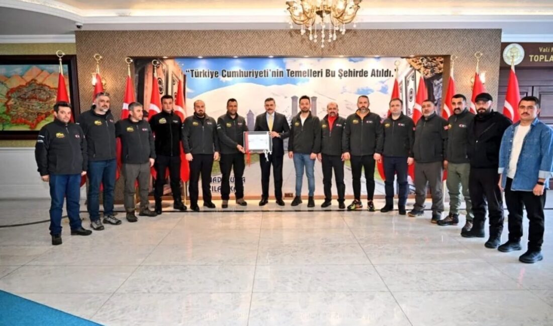 Vali Mustafa Çiftçi, Erzurum Macera Offroad Kulübü Başkanı Lokman Toptaş ve ekibini ağırladı. Erzurum Valisi Mustafa Çiftçi, Erzurum Macera Off-Road Doğa Sporları Kulübü