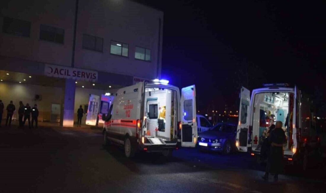 Malatya’da iki genç kız grubu arasında bıçaklı kavga: 2 yaralı! Malatya'nın Battalgazi ilçesinde iki kız grubu arasında çıkan bıçaklı kavgada