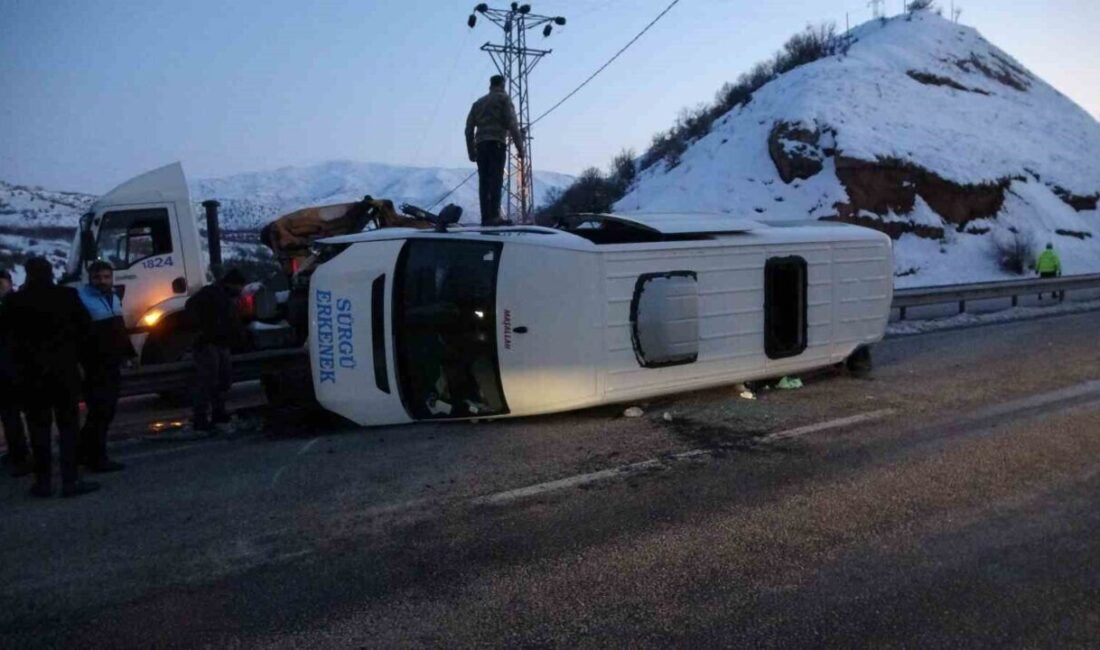 Malatya’da yolcu minibüsü devrildi: 11 yaralı Malatya-Adıyaman karayolunda M.D.'nin kullandığı yolcu minibüsü devrildi. Kazada 11 kişi
