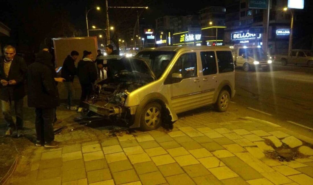 Malatya’da meydana gelen zincirleme kazalarda 8 araç birbiriyle çarpıştı Malatya-Ankara karayolunda iki zincirleme kaza meydana geldi; 8 araç birbirine