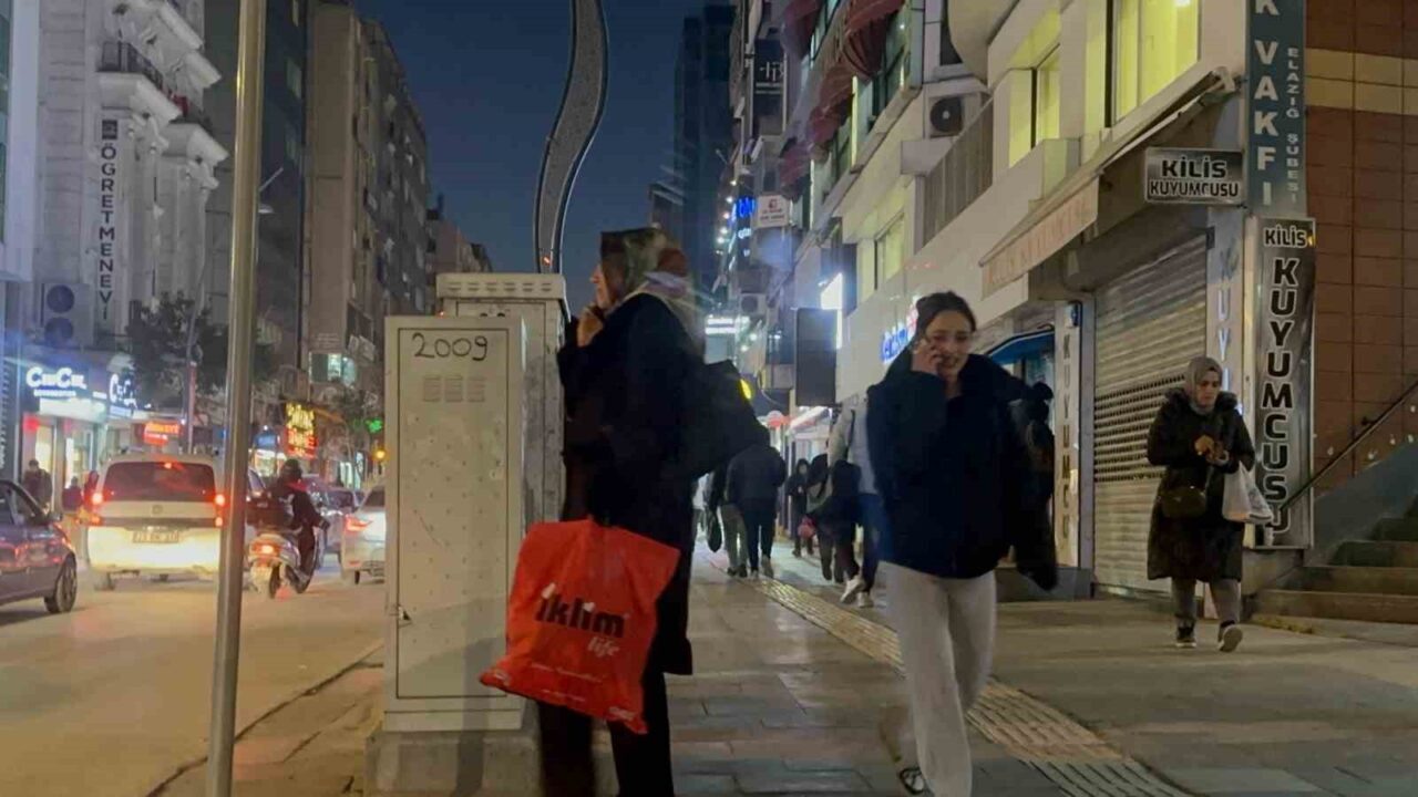 Malatya'nın Kale ilçesinde 4.4 büyüklüğünde bir deprem meydana geldi. Deprem,