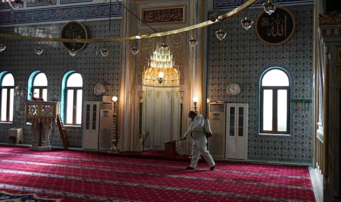 Maltepe Belediyesi, Ramazan öncesinde ilçedeki ibadethanelerde dezenfeksiyon çalışmalarına başladı. Maltepe Belediyesi, Ramazan öncesinde 128 cami ve mescit, 1 kilise