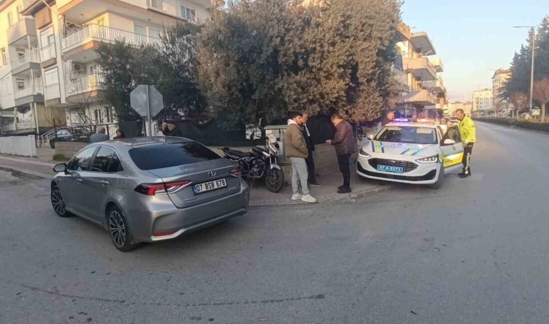 Manavgat’ta otomobil ve motosiklet çarpıştı, motosiklet sürücüsü hastaneye kaldırıldı. Manavgat'ta otomobil ve motosikletin çarpışması sonucu Halil Mert K. yaralandı.