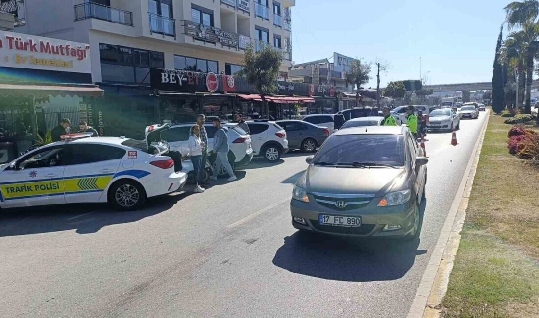 Manavgat’ta motosikletli kaza geçirdi, yaralı hastaneye kaldırıldı. Manavgat'ta Nazlı K. isimli motosikletli, park halindeki otomobile çarpmamak için