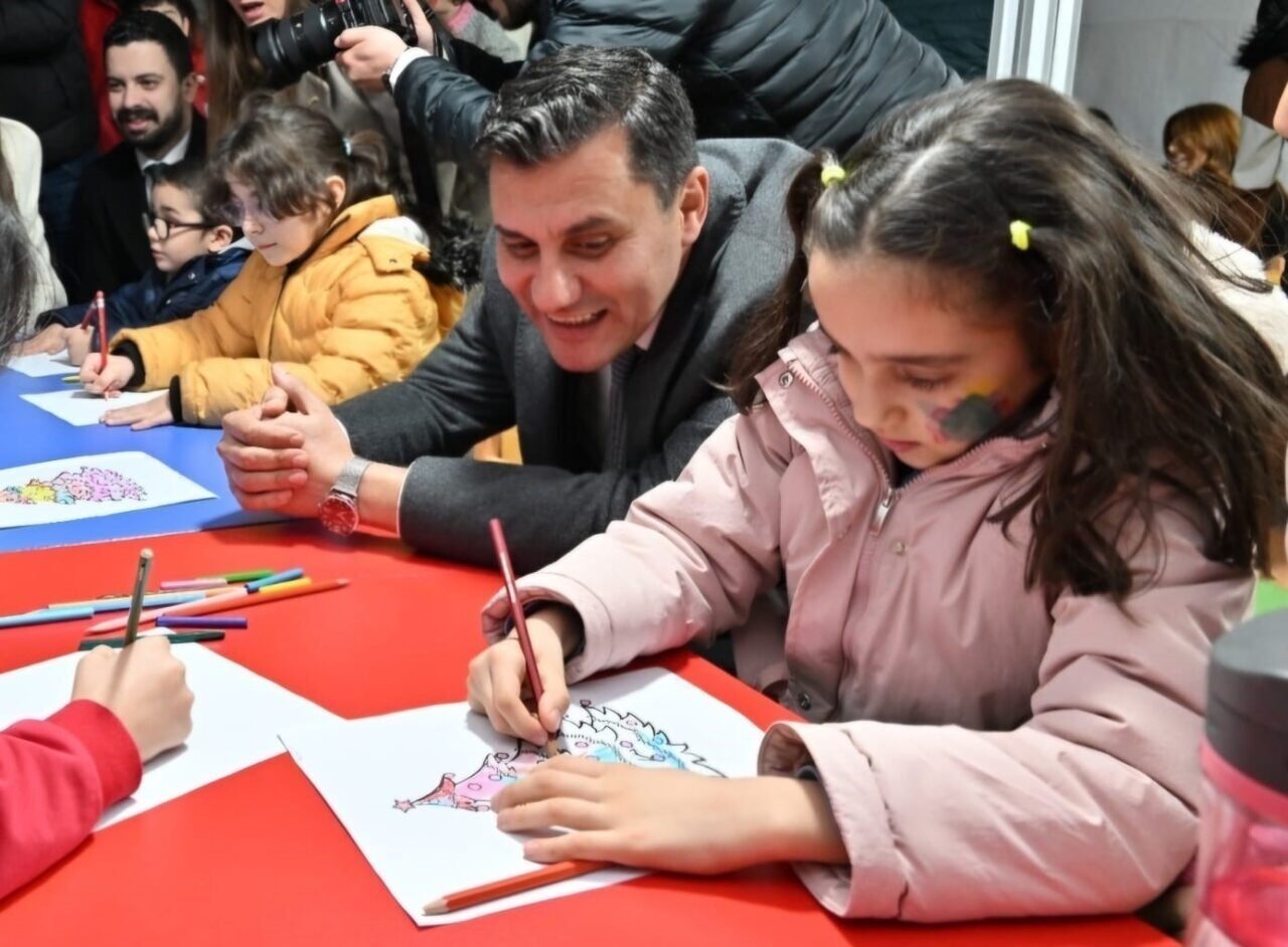 Manisa Büyükşehir Belediye Başkanı Ferdi Zeyrek'in başlattığı Online Eğitim Platformu,