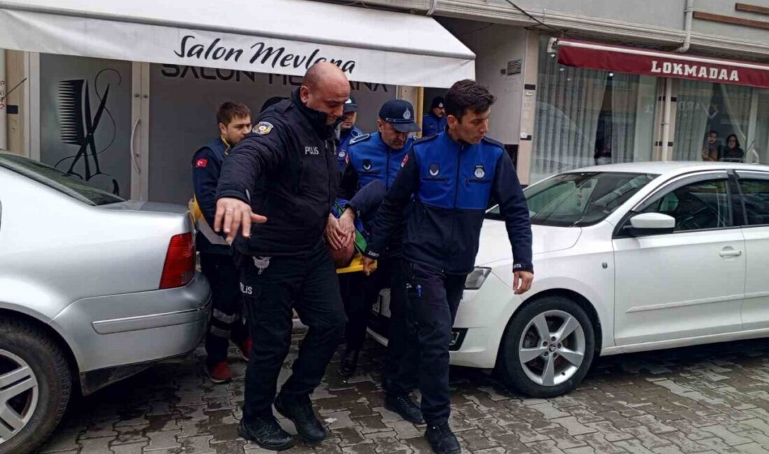 Bafra’da Merdivenden Düşen Zabıta Memuru Hastaneye Kaldırıldı Samsun'un Bafra ilçesinde, merdivenden düşen zabıta memuru Gökhan Poyraz yaralandı.