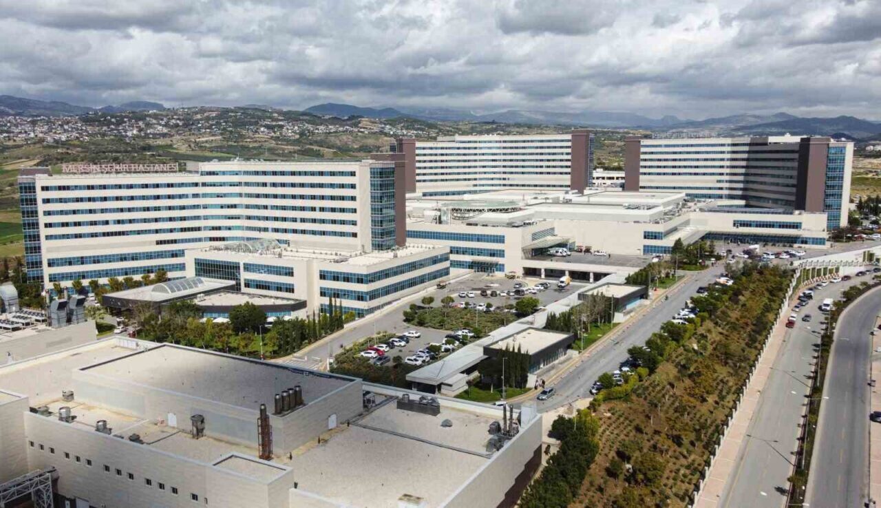 Kahramanmaraş merkezli depremler sonrası Mersin, sağlık hizmetleriyle bölgenin yükünü üstlendi.
